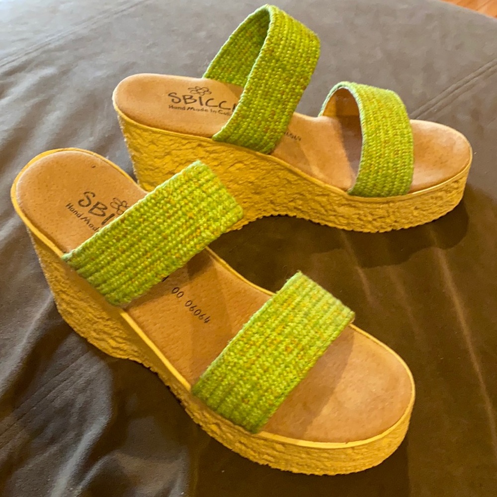 NWOT Sbicca Lime Green Woven Platform Slides